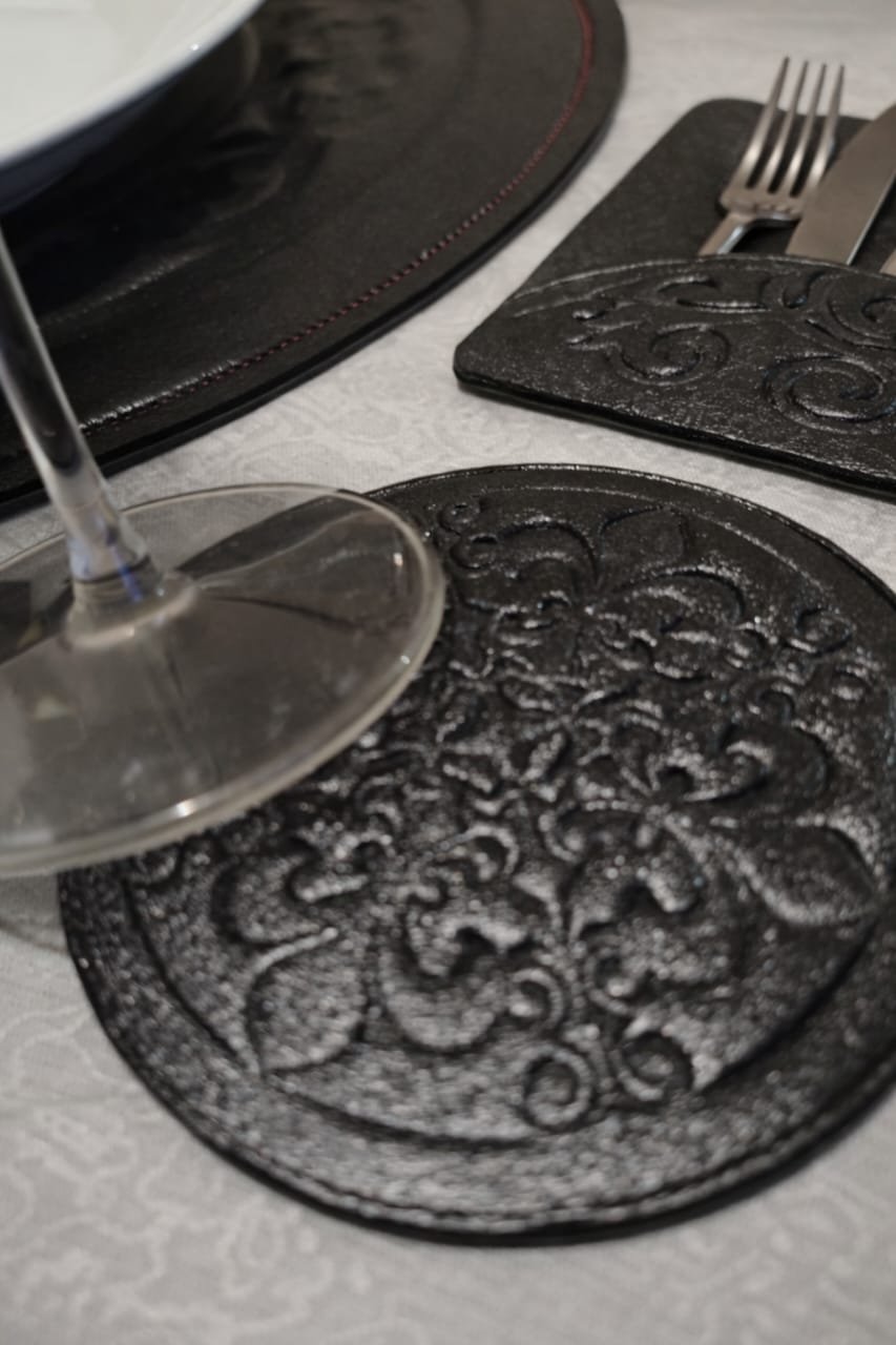 mas detalles del relieve y material